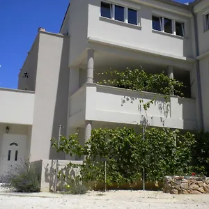 apartments-vito-nin.hotelinzadar.com/
